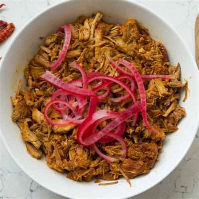  Cochinita Pibil: Een Smeltkrocht van Kruiden en Zuiderse Zonneschijn!