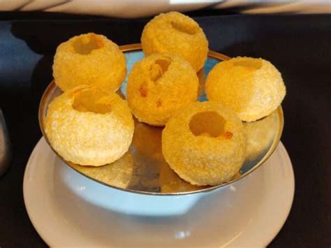 Pani Puri: Een ontzagwekkende explosie van smaak en textuur die je smaakpapillen zal verwennen!