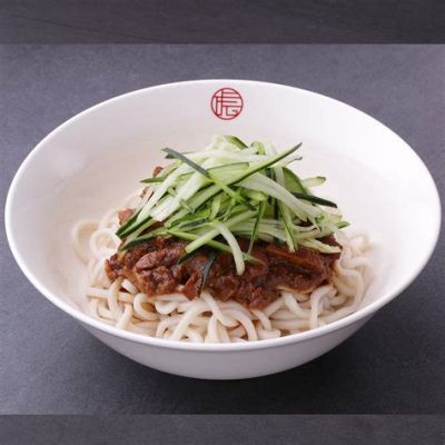  Datong ZhaJiang Mian: Een Harmonieuze Blend van Pittige Umami en Zachtzoete Noten!