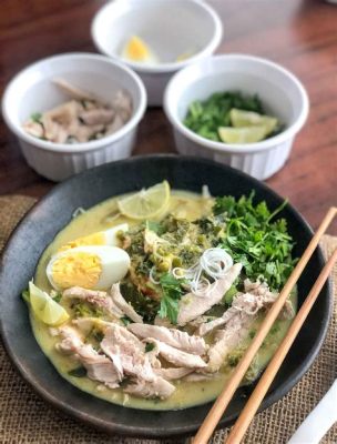  Soto Ayam: Een rijke bouillon vol met kruiden en een feest van texturen!