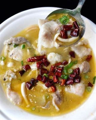  Spicy Sour Fish Soup - Een romige explosie van smaak met een pikante twist!